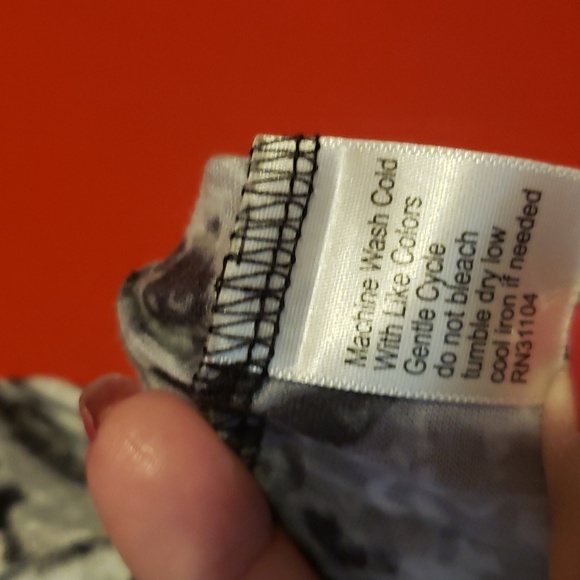 Kim Roger's Lady's ScoopNeck  Tee Shirt with Pleated Bodice Short Sleeved ♥ - Picture 7 of 7